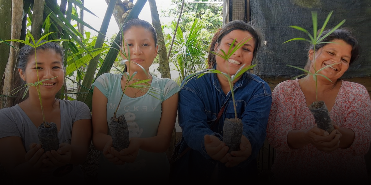 Jóvenes participando en taller comunitario